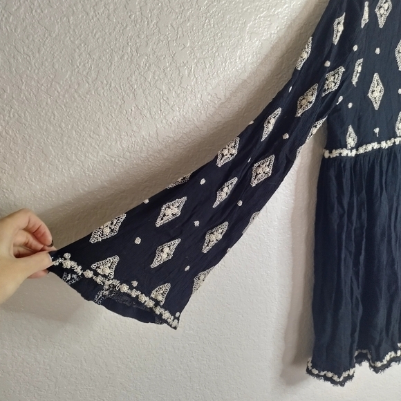 Free people diamond embroidered Bell sleeve boho Blouse sz M - Picture 7 of 8